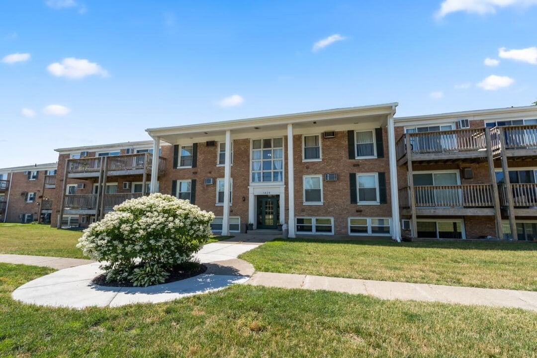 Hull Flats in East Lansing, MI - Foto de edificio