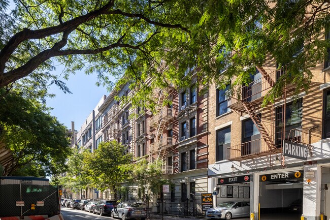 230-232 W 108th St in New York, NY - Foto de edificio - Building Photo