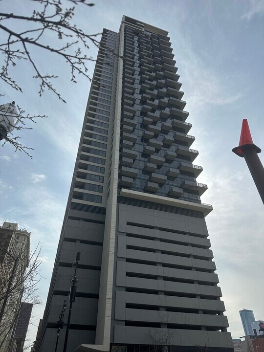 235 W Van Buren St in Chicago, IL - Foto de edificio
