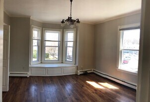 322 Main St, Unit 2 in Westbrook, ME - Building Photo