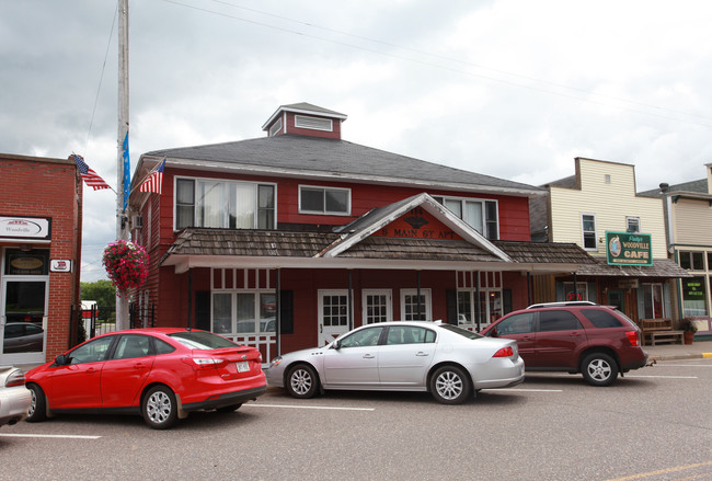 114 S Main St in Woodville, WI - Building Photo - Building Photo