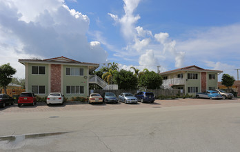 1424-1430 Holly Heights Dr in Fort Lauderdale, FL - Building Photo - Building Photo