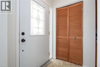 60 Hahn Ave in Cambridge, ON - Building Photo - Building Photo