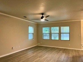 2127 Muuga Manor in San Antonio, TX - Building Photo - Building Photo