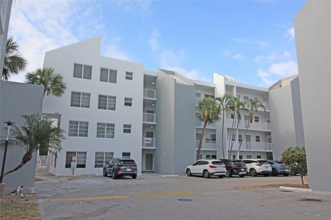 2860 NE 14th St, Unit 103D in Pompano Beach, FL - Building Photo - Building Photo