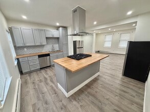 283 Grand St in Newburgh, NY - Building Photo - Building Photo