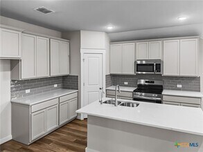 916 Gray Cloud Dr in New Braunfels, TX - Building Photo - Building Photo