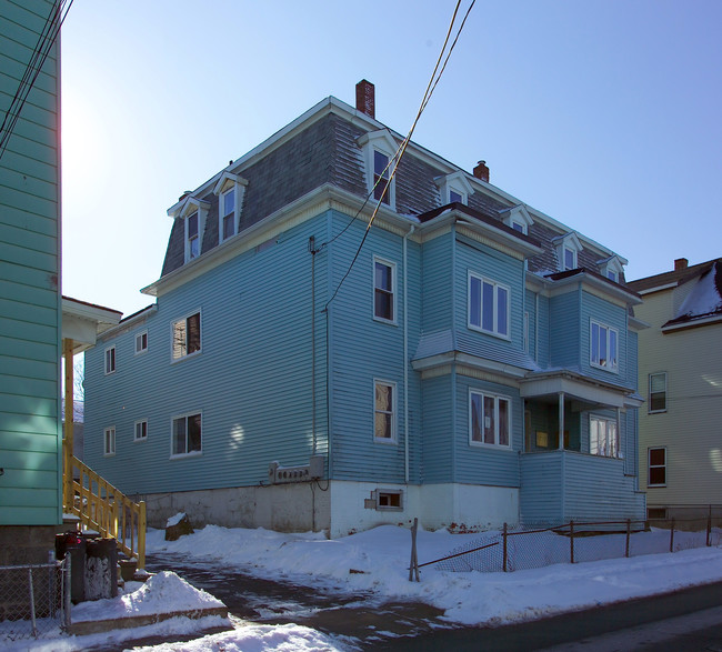 57 Lyon St in Fall River, MA - Foto de edificio - Building Photo