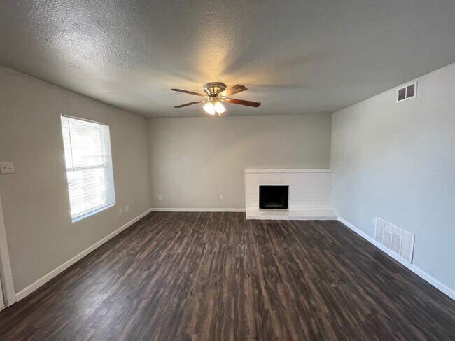 3208 Salisbury Ave in Lubbock, TX - Building Photo - Building Photo