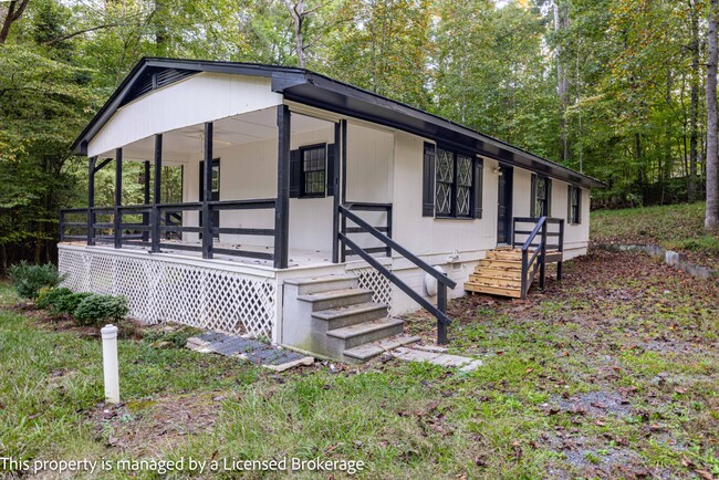 372 Newport Dr in Mount Gilead, NC - Foto de edificio - Building Photo