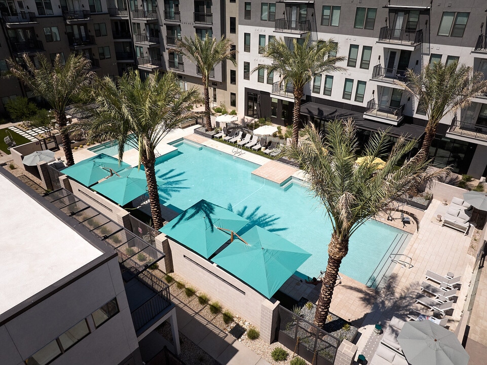 NOVEL Val Vista by Crescent Communities in Gilbert, AZ - Foto de edificio