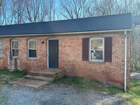 183 Loch Ln, Unit 183/203 Loch in Amherst, VA - Building Photo