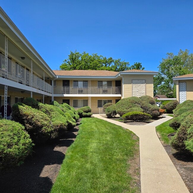 property at 1041 N Northwest Hwy
