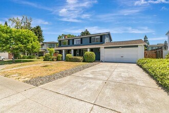2739 St Giles Ln in Mountain View, CA - Building Photo - Building Photo