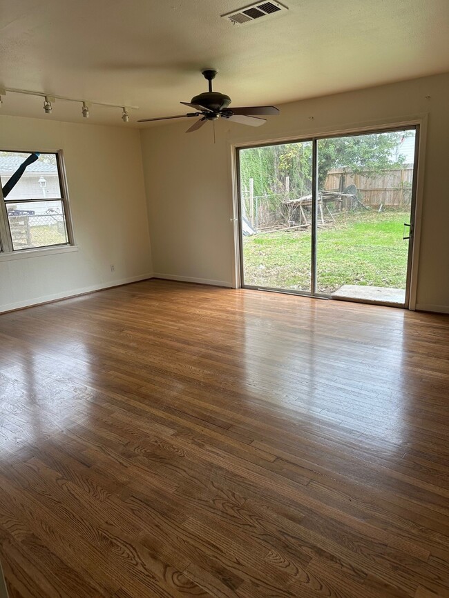 property at 1914 Westcrest Dr