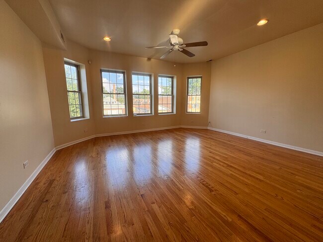 6204 S Claremont Ave in Chicago, IL - Building Photo - Building Photo