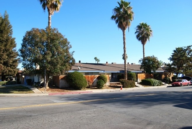 4000 Christmas Tree Ln in Bakersfield, CA - Foto de edificio - Building Photo