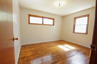 2731 SE Massachusetts Ave in Topeka, KS - Building Photo - Building Photo