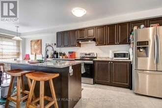 7722 Redbud Ln in Niagara Falls, ON - Building Photo - Building Photo