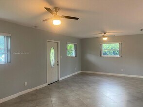 6255 SW 62nd Ct in South Miami, FL - Building Photo - Building Photo