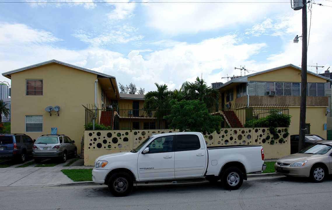 310 SW 15th Rd in Miami, FL - Building Photo