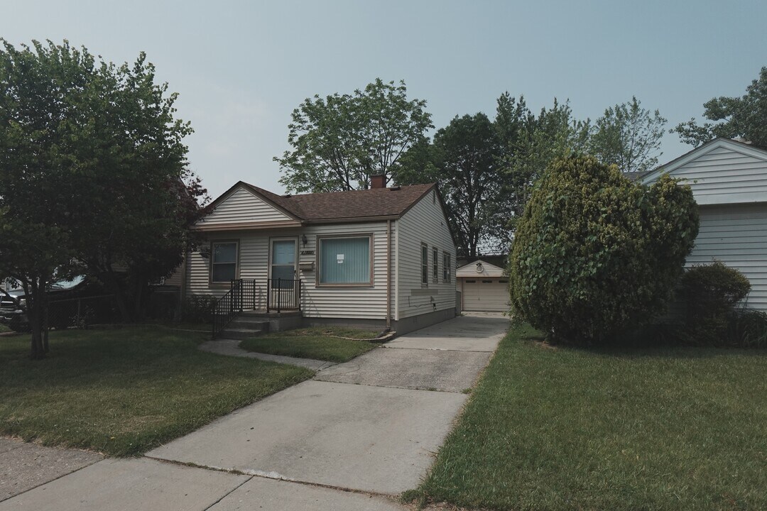 13407 Sherman Ave in Warren, MI - Building Photo