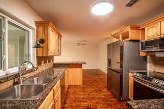 129 E Laurel Ave in Howey In The Hills, FL - Building Photo - Building Photo