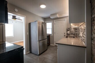 6518 Rockhill Rd in Kansas City, MO - Building Photo - Building Photo