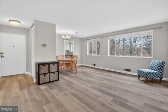 10423 Montrose Ave in Bethesda, MD - Building Photo - Building Photo