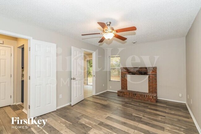 11047 Traci Lynn Dr in Jacksonville, FL - Building Photo - Building Photo
