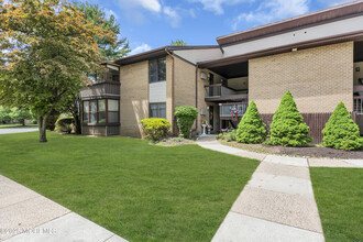 30 Meadow Green Cir in Englishtown, NJ - Building Photo - Building Photo