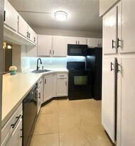 8215 Sun Spring Cir in Orlando, FL - Building Photo