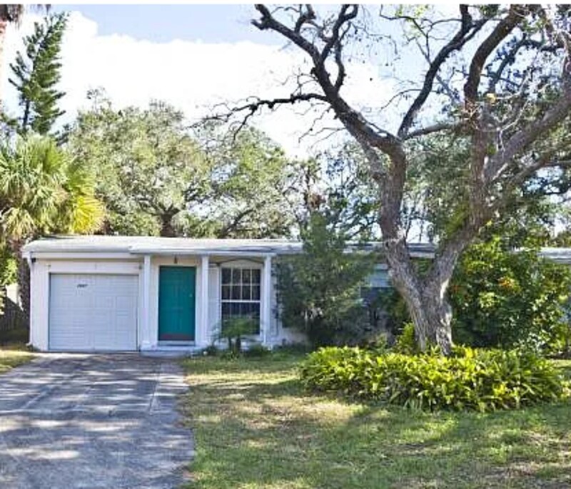 3607 Saxon Dr in New Smyrna Beach, FL - Building Photo