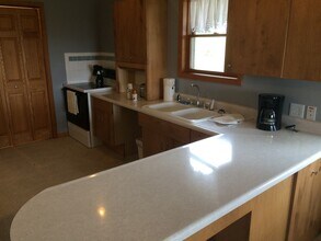 1017 S Clark St in Pella, IA - Building Photo - Building Photo