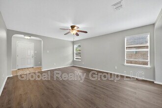 10411 Artesia Wells in Universal City, TX - Building Photo - Building Photo