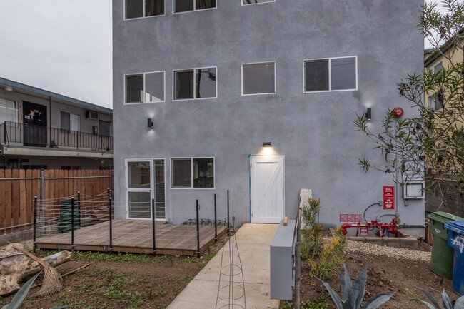 3324 N Chapman St in Los Angeles, CA - Building Photo - Building Photo