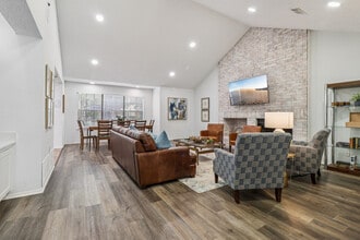Centre Oaks Apartments in Fort Worth, TX - Building Photo - Building Photo