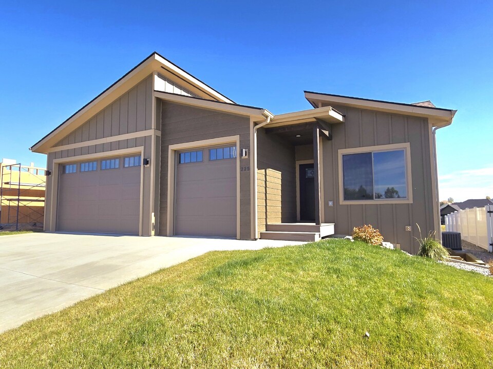 225 Northridge Way in Kalispell, MT - Building Photo