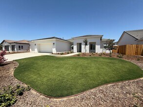 16806 Mairs Dr in Bakersfield, CA - Building Photo - Building Photo
