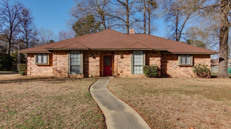 3008 Crestridge Dr in Texarkana, TX - Building Photo