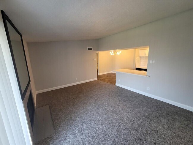 2701 W Bellfort Ave in Houston, TX - Building Photo - Building Photo