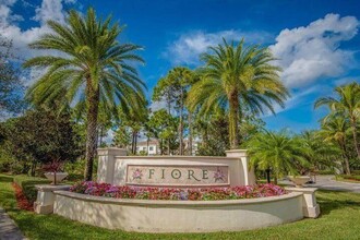 5201 Myrtlewood Cir E in Palm Beach Gardens, FL - Building Photo - Building Photo