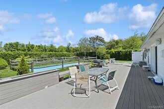 59 Wiltshire St in Southampton, NY - Building Photo - Building Photo