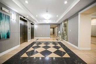 1900 Van Buren St, Unit 112B in Hollywood, FL - Building Photo - Building Photo