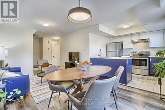 2335 Sheppard Ave W in Toronto, ON - Building Photo - Building Photo