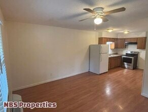 867 N Gallaher View Rd, Unit 105 in Knoxville, TN - Foto de edificio - Building Photo