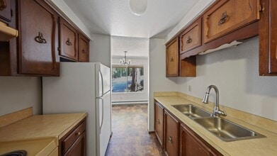 112 W Henni Rd in Oak Harbor, WA - Building Photo - Building Photo
