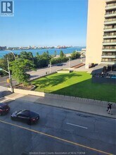 75 Riverside Dr E in Windsor, ON - Foto de edificio - Building Photo