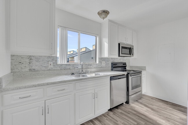 Highlander Park in Riverside, CA - Building Photo - Interior Photo