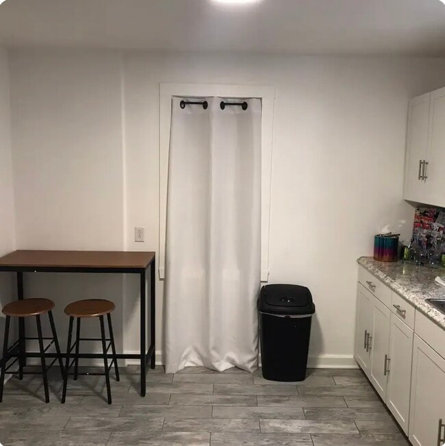 240 South Ave, Unit unit #4 in Rochester, NY - Foto de edificio - Building Photo